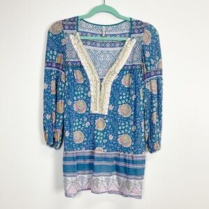 Free People Blouse Womens Size XS Blue Lace Pearl VNeck 3/4 Sleeve